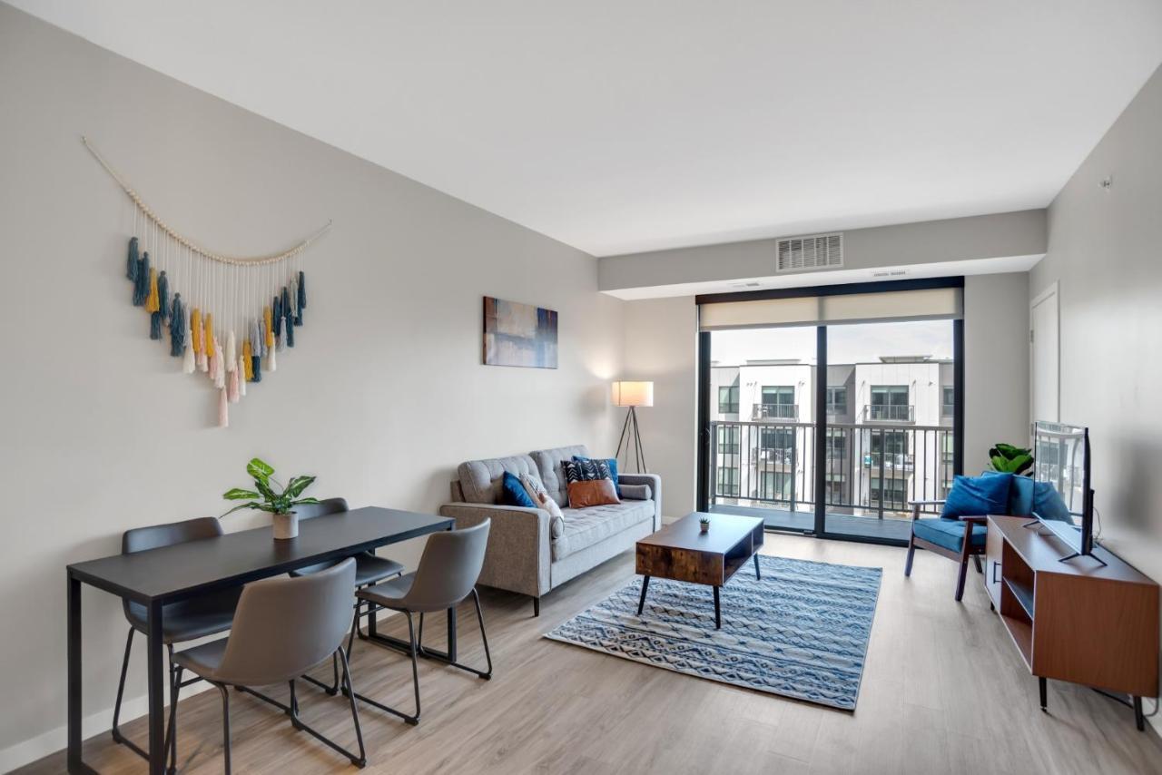 Frontdesk Confluence On 3Rd Apt Downtown Riverwalk Trails Des Moines Pokoj fotografie