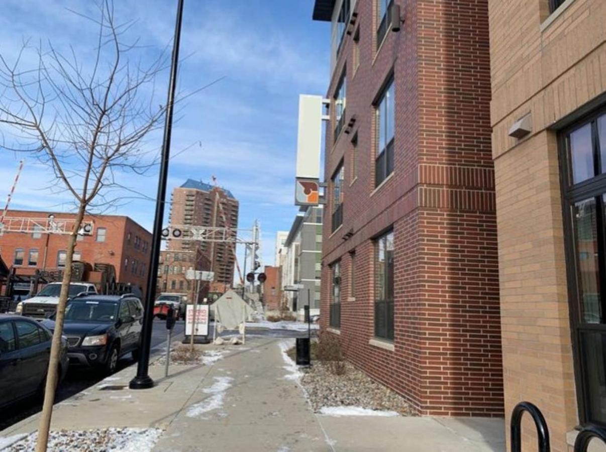 Frontdesk Confluence On 3Rd Apt Downtown Riverwalk Trails Des Moines Exteriér fotografie