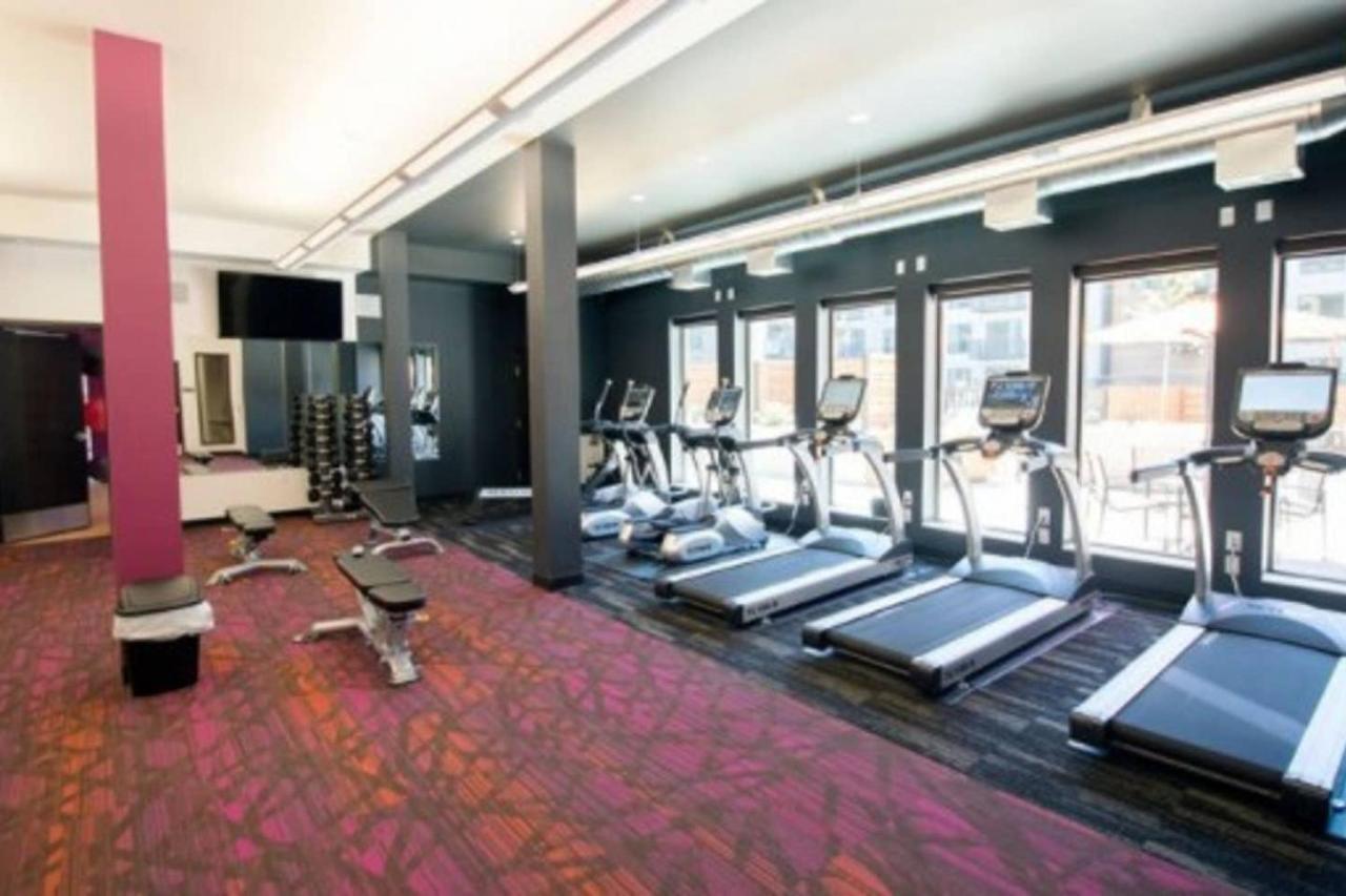 Frontdesk Confluence On 3Rd Apt Downtown Riverwalk Trails Des Moines Exteriér fotografie